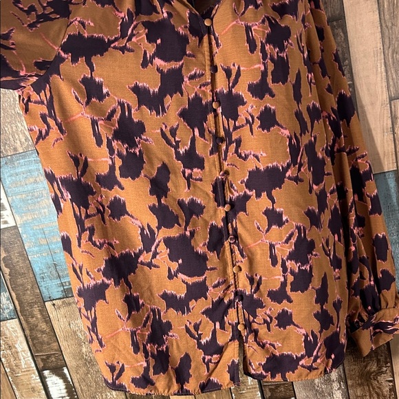 Floral Women's button down Blouse - Picture 9 of 16